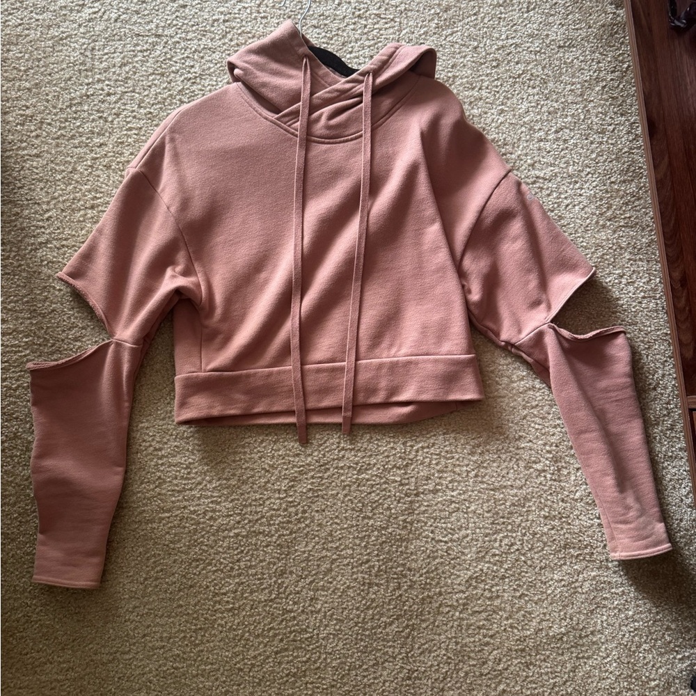 Alo Yoga Peak Elbow Cut Out Crop Hoodie Sweatshirt Mauve in Size Small
